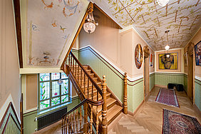 Villa Pittroff, Treppenaufang in weitgehend erhaltener Jugendstil geprägter Originalausstattung