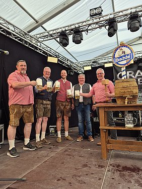 Bieranstich zum Helmbrechtser Wiesenfest 2025