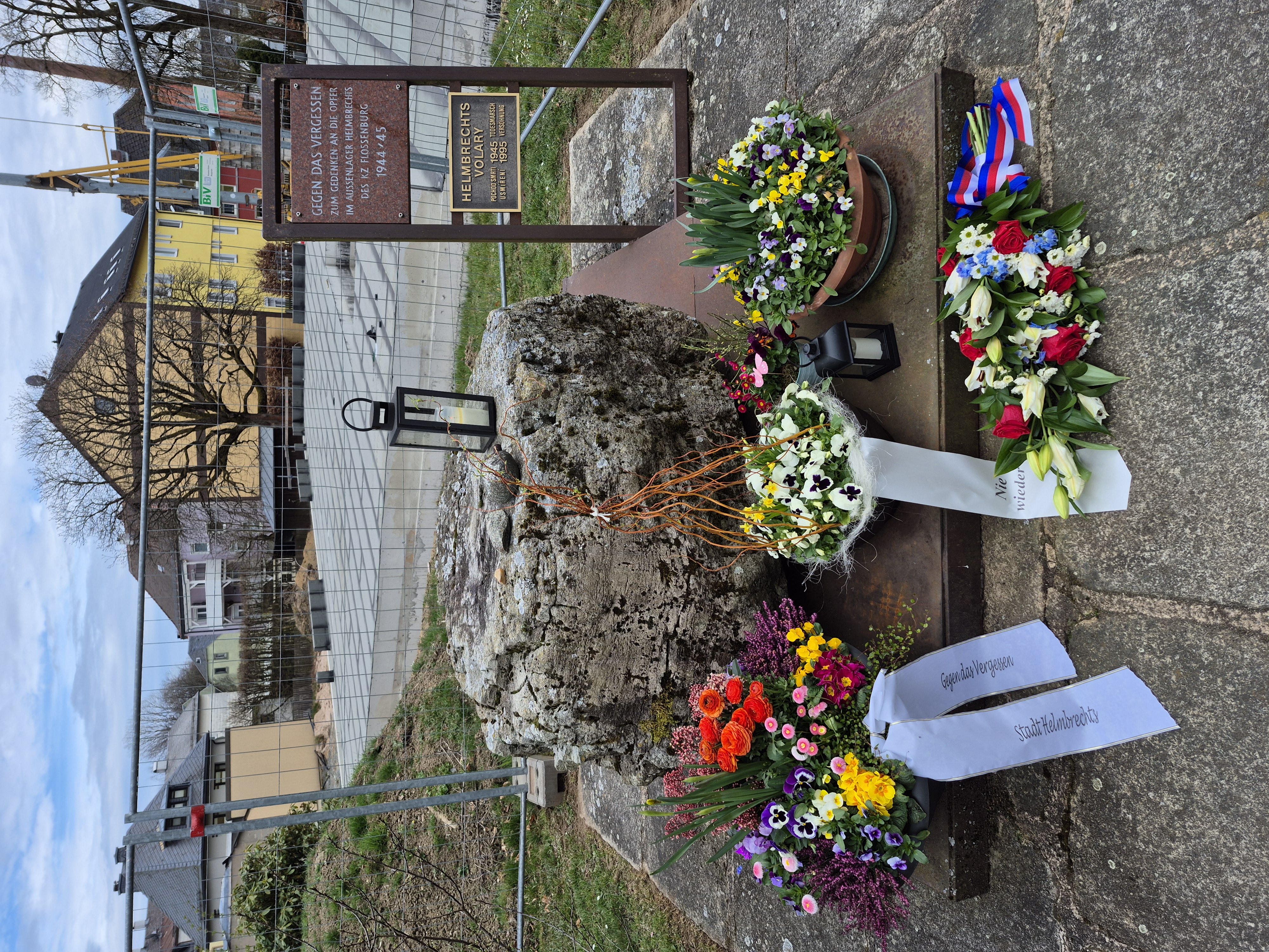 Gedenkstein am Friedhof Helmbrechts