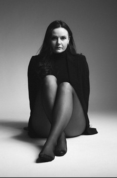 Johanna Kopp Die Singer-Songwriterin Johanna Kopp beim Shooting in schwarz-weiß